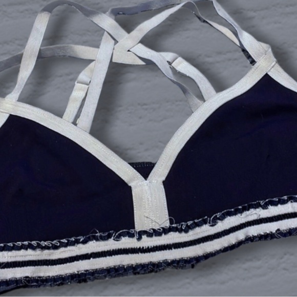 SOLD Bombshell Sportswear Cupcake Bra Blue Small - Picture 4 of 8